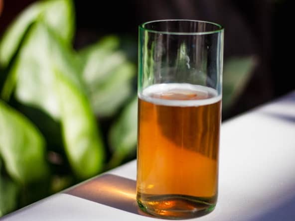 Le Wassail, une boisson anglaise chaude et épicée souvent servie pendant les fêtes