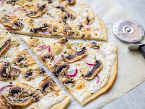 Tarte flambée végétarienne aux champignons