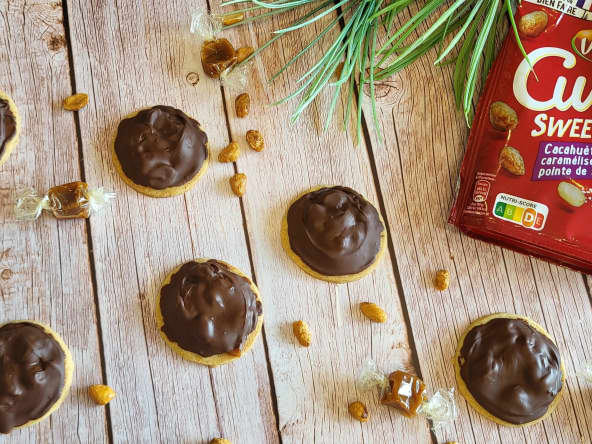 Biscuits façon snickers chocolat, caramel, cacahuètes