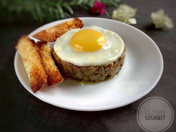 Œuf miroir et compotée d’aubergines avec mouillettes