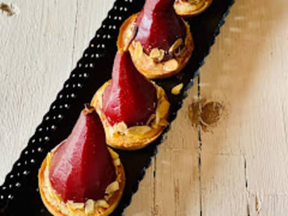 Tartelettes Bourdaloue aux poires au vin rouge épicé
