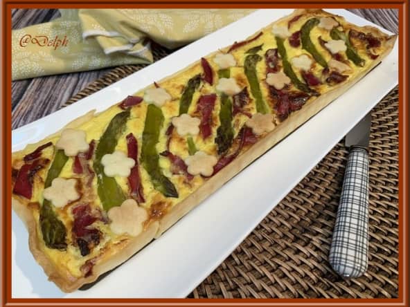 Tarte printanière aux asperges vertes, ricotta, coppa et parmesan