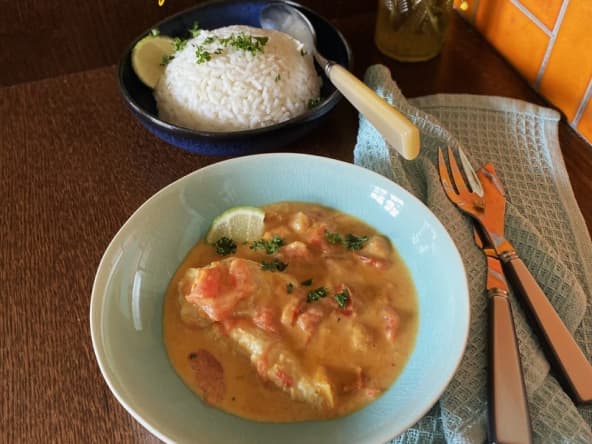 Queue de lotte au lait de coco, tomate et épices Colombo