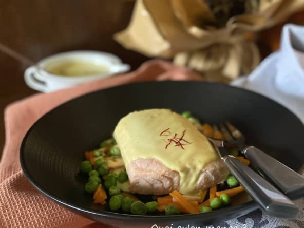 Filet de saumon et ses légumes sauce safranée