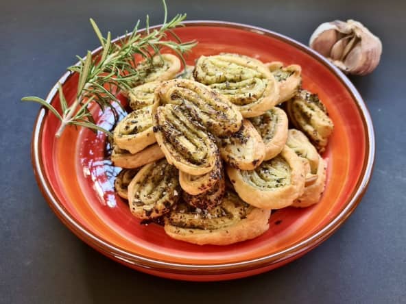 Palmiers à l’aillet ou ail vert, basilic et romarin