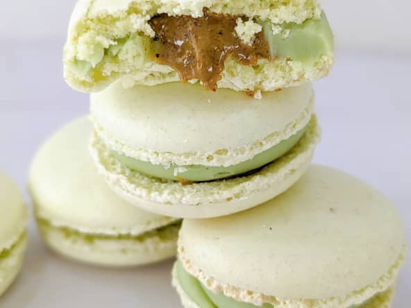 Macarons à la pistache garni de ganache pistache