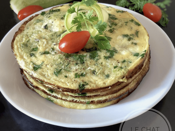 Petites omelettes aux courgettes, coriandre et chèvre pour repas léger