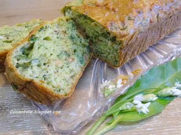 Cake salé à l'ail des ours, Grana Padano et noisettes grillées pour vos apéros terrasse