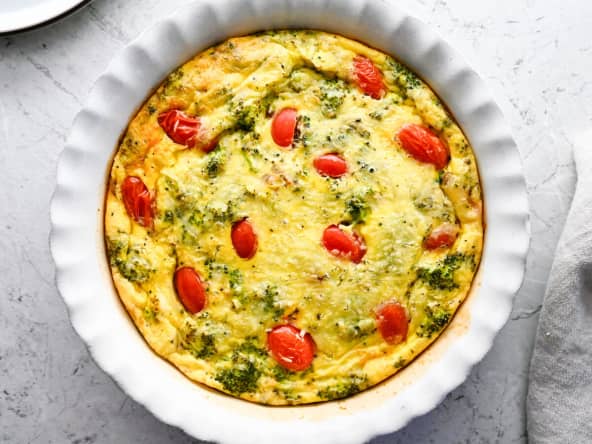 Quiche sans pâte brocolis tomates fromage