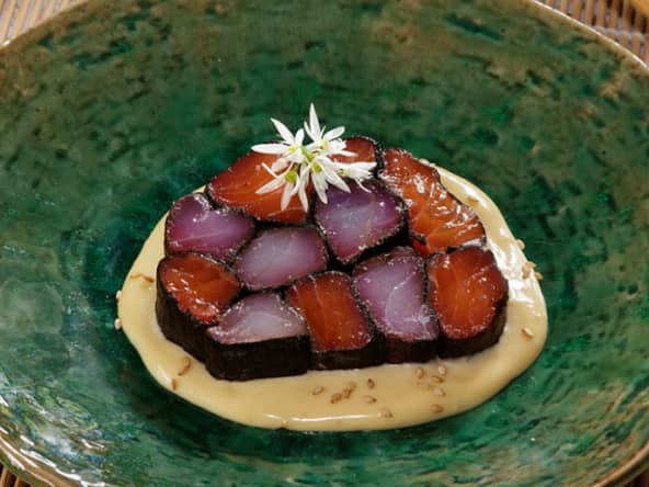 Mosaïque de saumon et cabillaud gravlax à la betterave et à l'algue nori