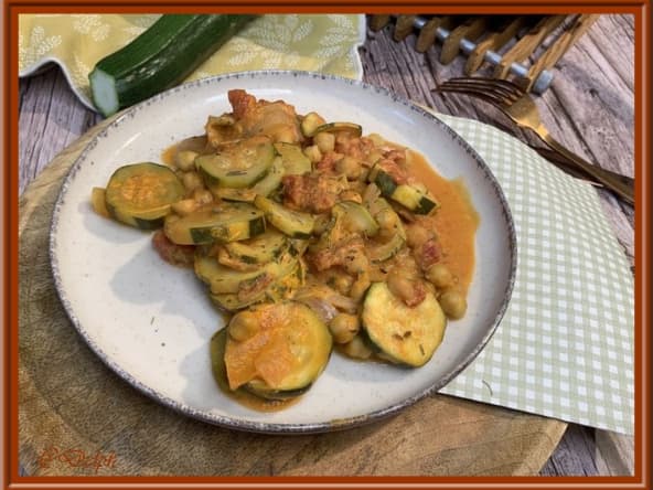 Curry de courgettes, et pois chiches au lait de coco pour un repas sain