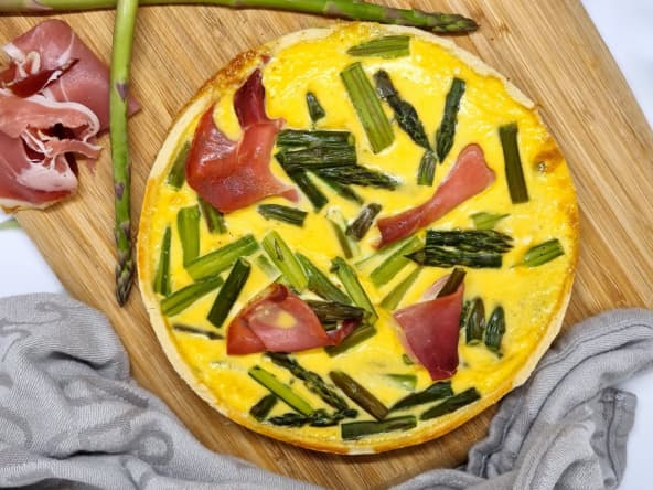 Quiche aux asperges et jambon cru : un régal
