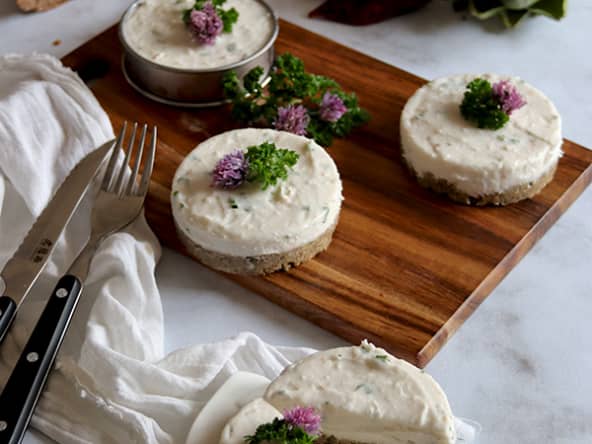 Cheesecake salée avec du fauxmage, sans gluten ni lait ni oeuf