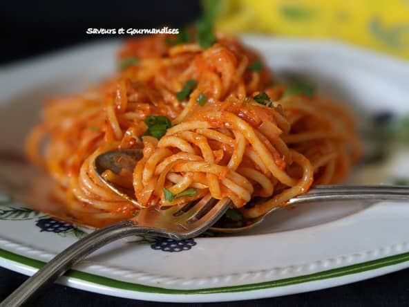 Spaghettis à la crème de poivrons rouges, une saveur qui change !
