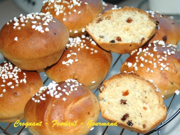 Briochettes aux morceaux d'abricots secs et raisins
