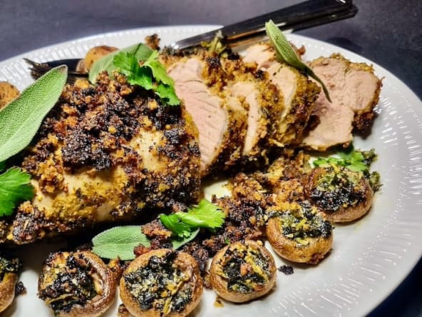 Filet mignon en croûte d’herbes et champignons farcis