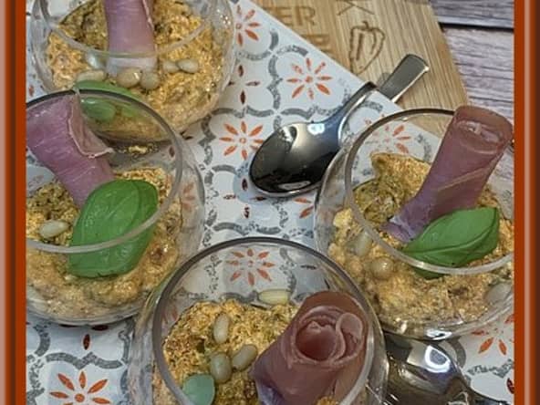 Verrines de pesto rosso à la ricotta et jambon cru