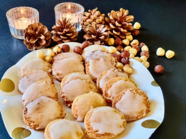 Petits gâteaux noisette citron et glaçage acidulé