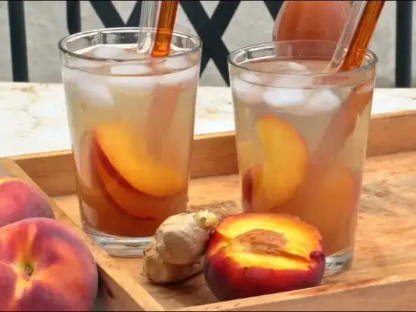 Thé glacé à la pêche et au gingembre : une boisson faite maison très rafraîchissante