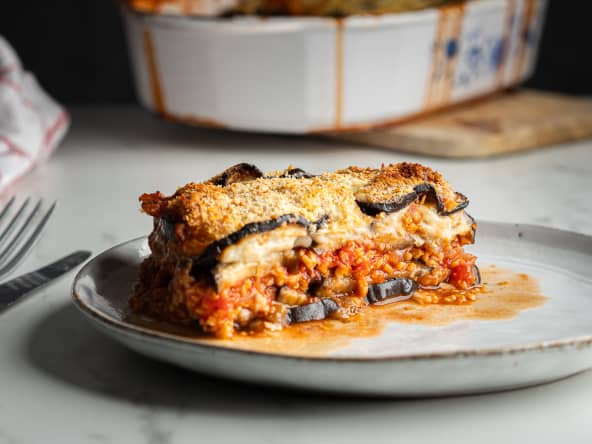 Moussaka vegan : un gratin d'aubergines à déguster chaud ou froid
