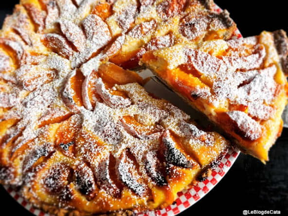 Tarte aux abricots avec une pâte sablée au sarrasin