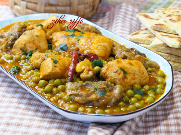 Tajine aux petits pois et artichauts, sauce rouge paprika et piment d'Espelette