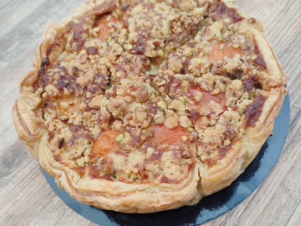 Clafoutis abricot pistache sur pâte feuilletée