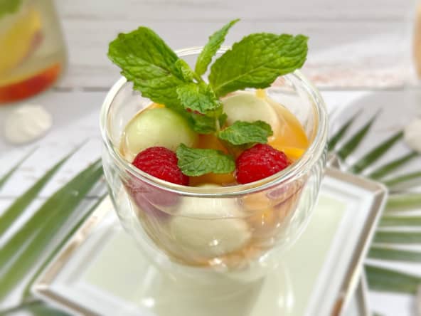 Salade de fruits d'été en verrine, gingembre infusé