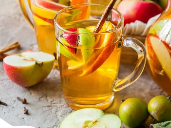 Une recette de sangria pétillante au cidre de pommes rafraîchissante et fruitée