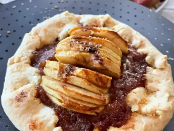La tarte rustique aux pommes et abricot-pays : une recette aux accents caribéens