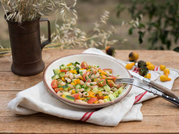 Salade d’été aux haricots blancs : une recette pleine de couleurs et de saveurs