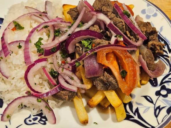 Lomo saltado : une recette péruvienne de sauté de viande