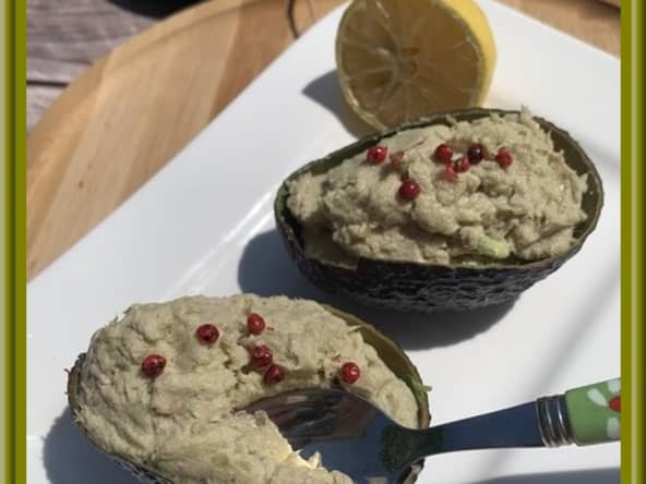Avocat farci au thon et fromage carré frais
