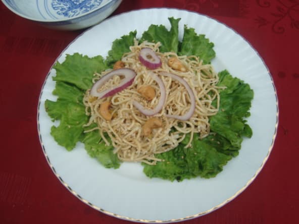 Salade de nouilles chinoises au crabe, maïs et germes de soja : une recette aux saveurs asiatiques