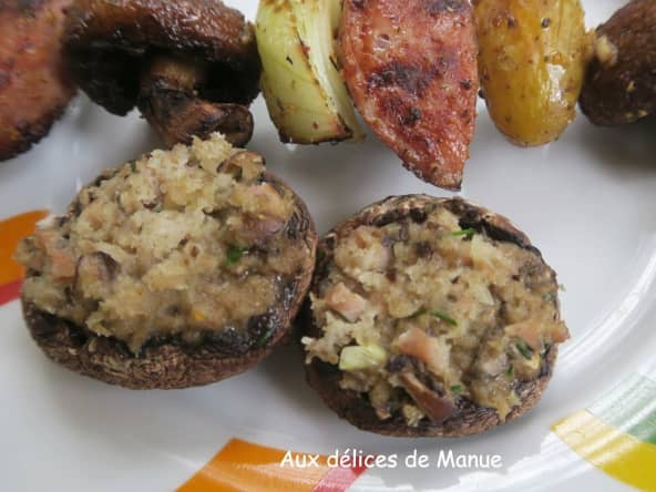 Champignons farcis au saucisson à l'ail cuisson au barbecue