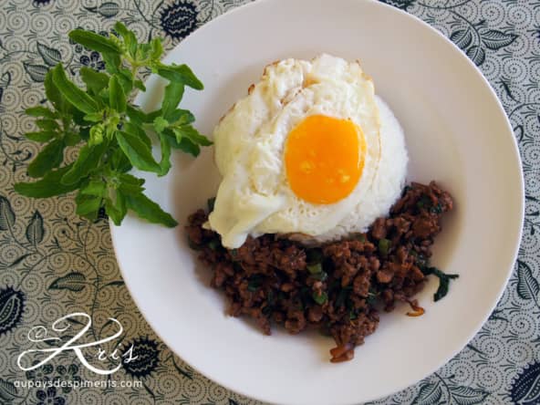 Poulet sauté au basilic sacré "pad kaprao gaï"