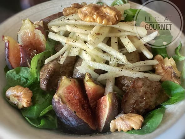 Salade gourmande de foies de volaille aux figues et aux pommes