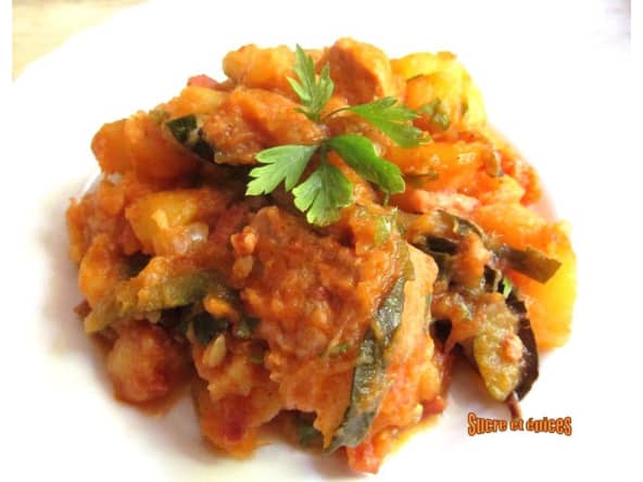 Ragoût de porc aux pommes de terre et courgettes, un plat familial