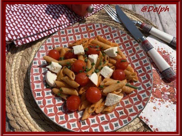 Pâtes au pesto rosso et tomates cerises du potager