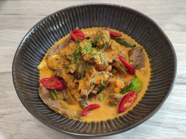 Curry de boeuf panang frais et parfumé