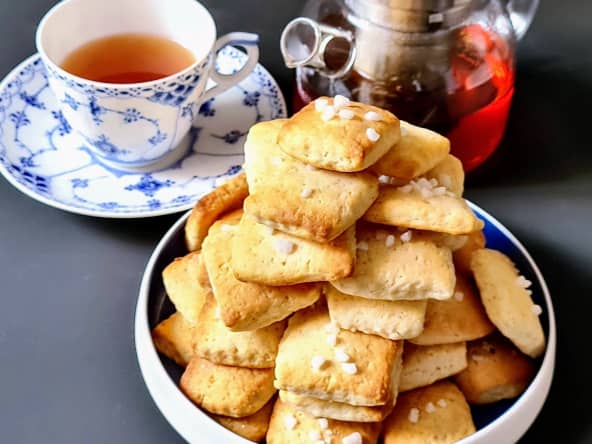 Sablés au lait et cristaux de sucre