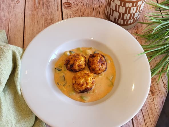 Boulettes de poulet chorizo et sauce paprika un plat d'été complet