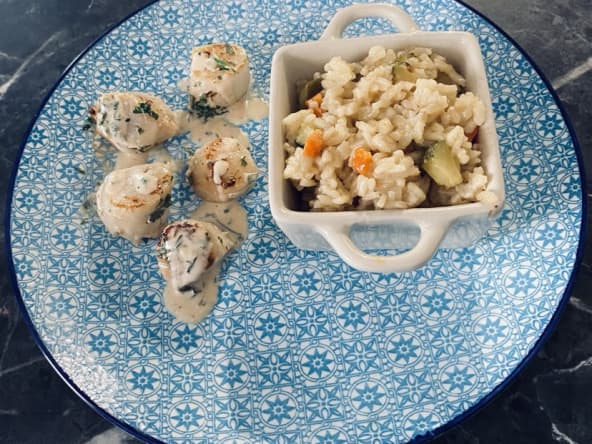 Noix de Saint-Jacques à la crème de persil et d'estragon