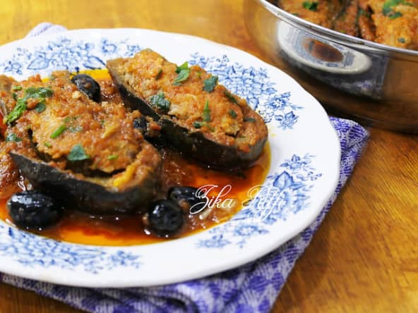 Aubergines farcies à la viande de veau hachée, sauce tomate aux olives noires