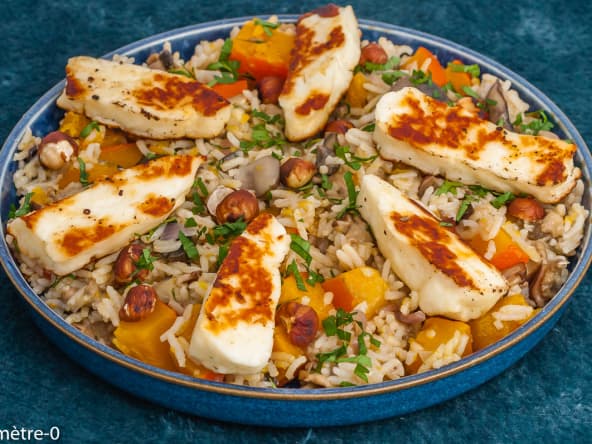 Poêlée de riz, potimarron, noisettes et halloumi