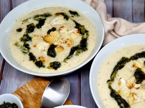 Velouté de chou fleur rôti au pesto de pistache