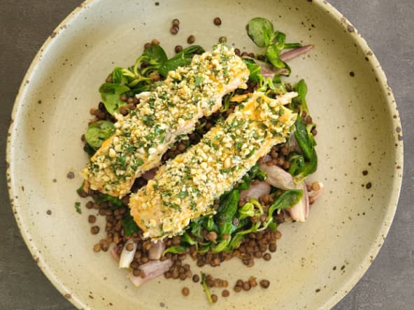 Saumon aux pignons de pin, échalotes et lentilles vertes du Puy