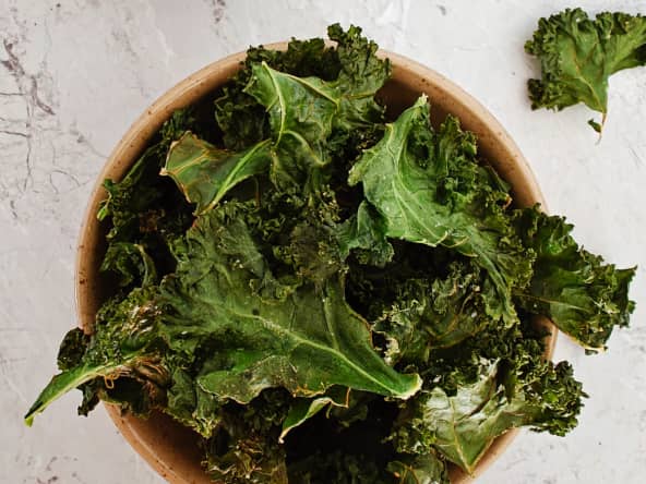 Chips de chou frisé au four