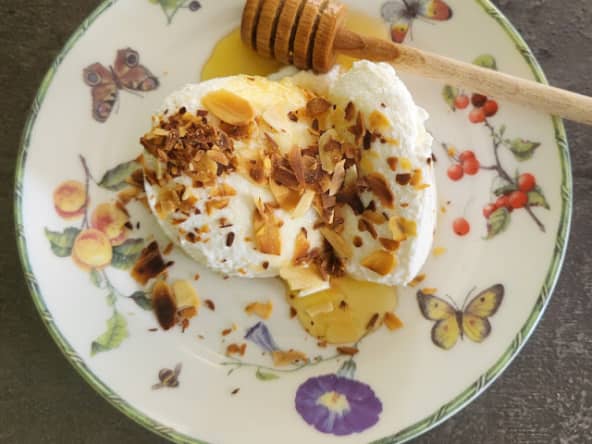 Mel i mató - un dessert catalan