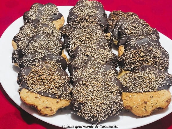 Sablés aux graines de sésame grillés et chocolat